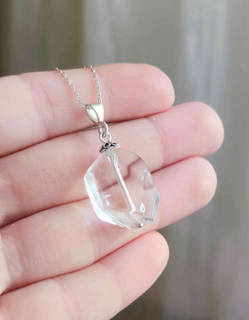 925 Ayar Gümüs Kristal Kuvars Taşi Kolye