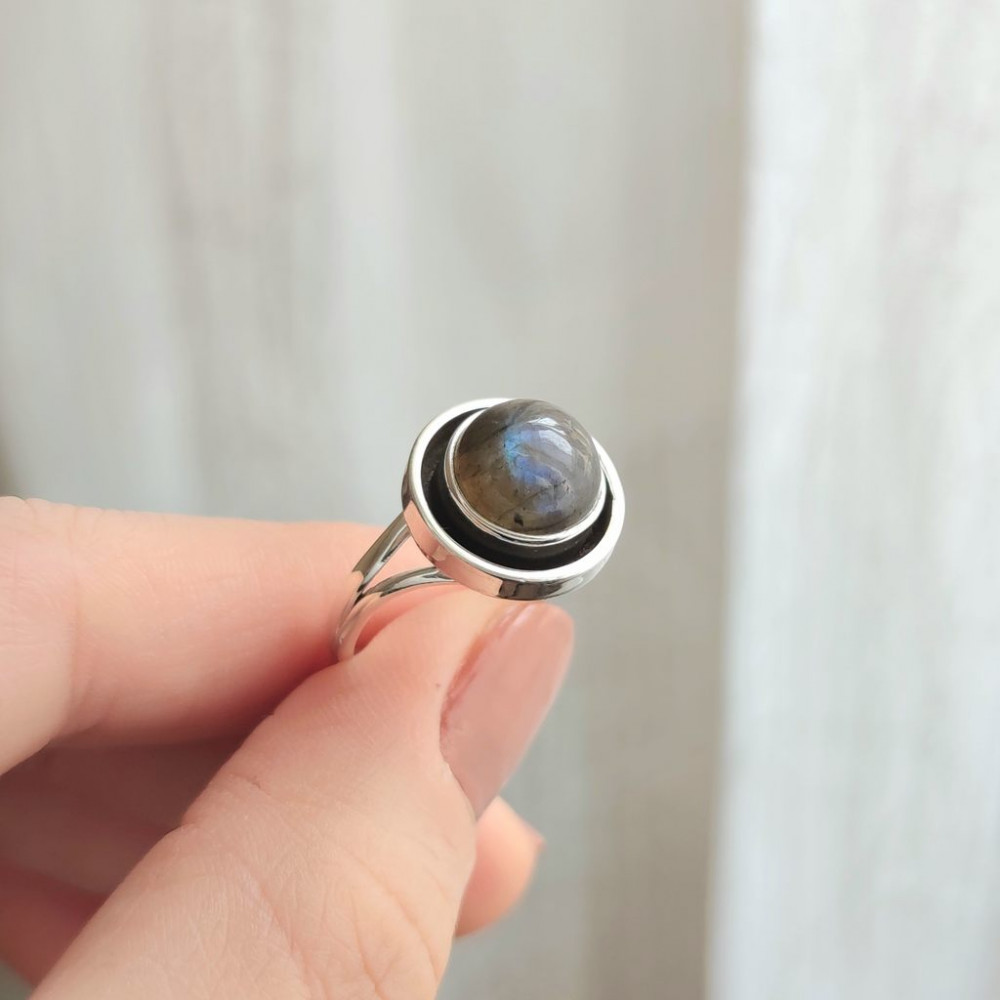 925 Silver Labradorite Stone Ring - Oval Shape