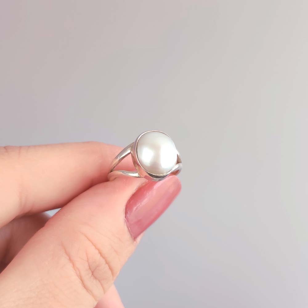 white gemstone Natural Pearl Ring with Silver, Size: 4.78 Carat, Weight:  5.25 Ratti at Rs 5399/piece in New Delhi