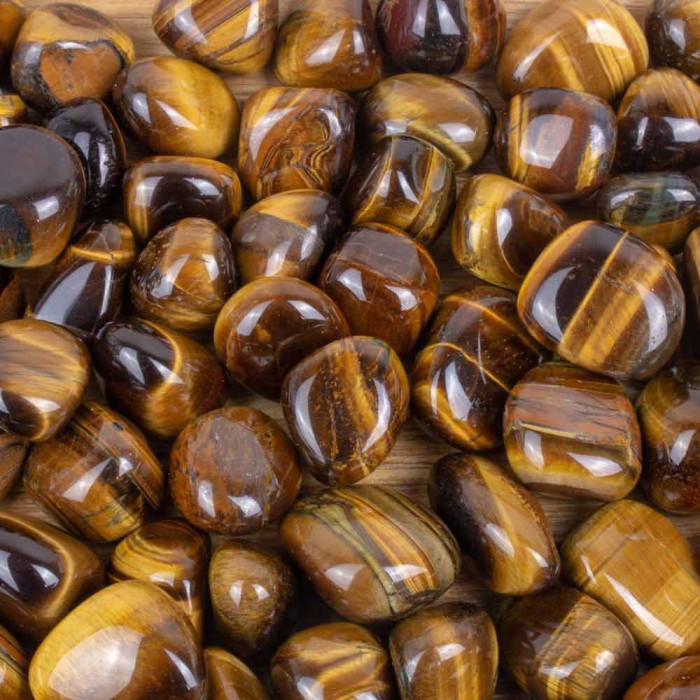 حجر عين النمر على شكل قطع خام مصقولة