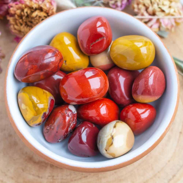 حجر موكاييت جاسبر على شكل قطع خام مصقولة