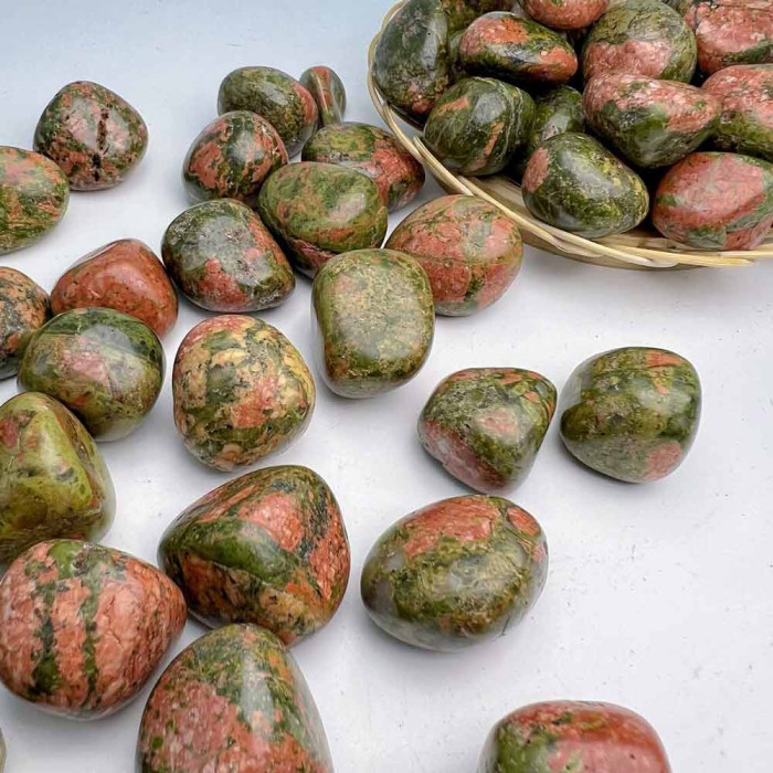 حجر الاوناكيت على شكل قطع خام مصقولة