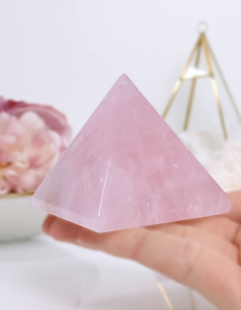 Pembe kuvars Taşından Piramit